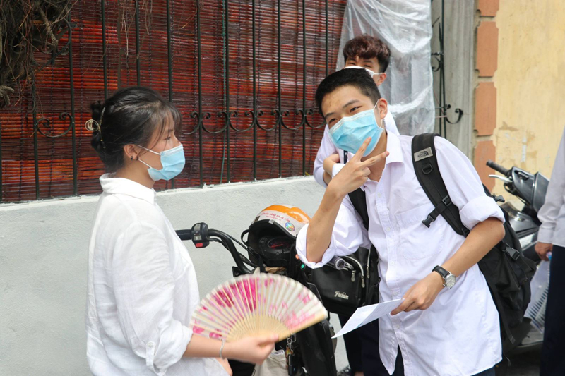 Thí sinh chuẩn bị bước vào thi môn Toán kỳ thi tốt nghiệp THPT 2022. Ảnh: Minh Phương.