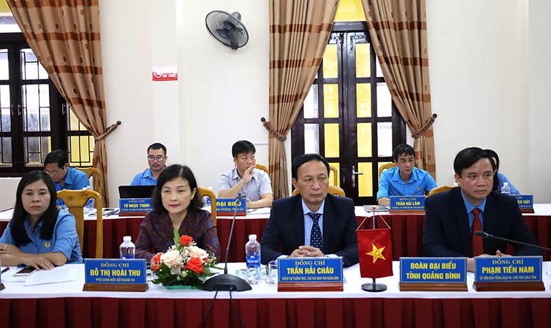 Các đại biểu tỉnh Quảng Bình tham dự hội đàm.