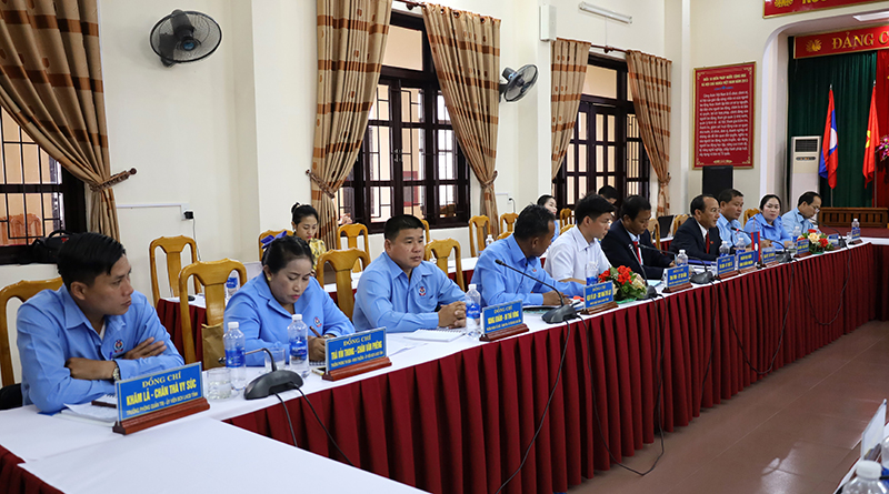 Đoàn đại biểu LHCĐ tỉnh Khăm Muộn tham dự hội đàm.