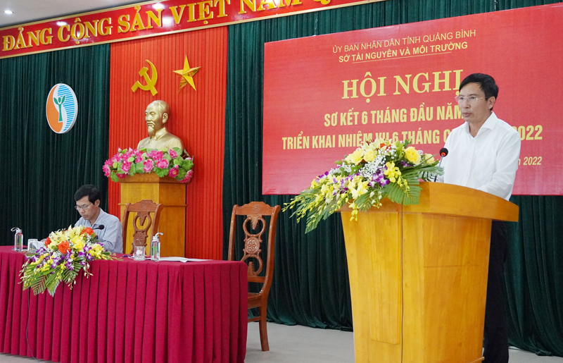 Đồng chí Giám đốc Sở Tài Nguyên và Môi trường Nguyễn Huệ phát biểu tại hội nghị.