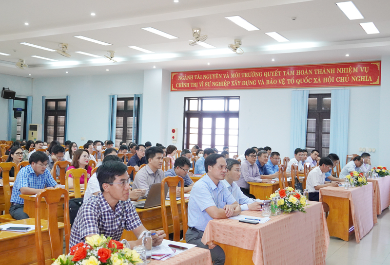 Các đại biểu dự hội nghị.