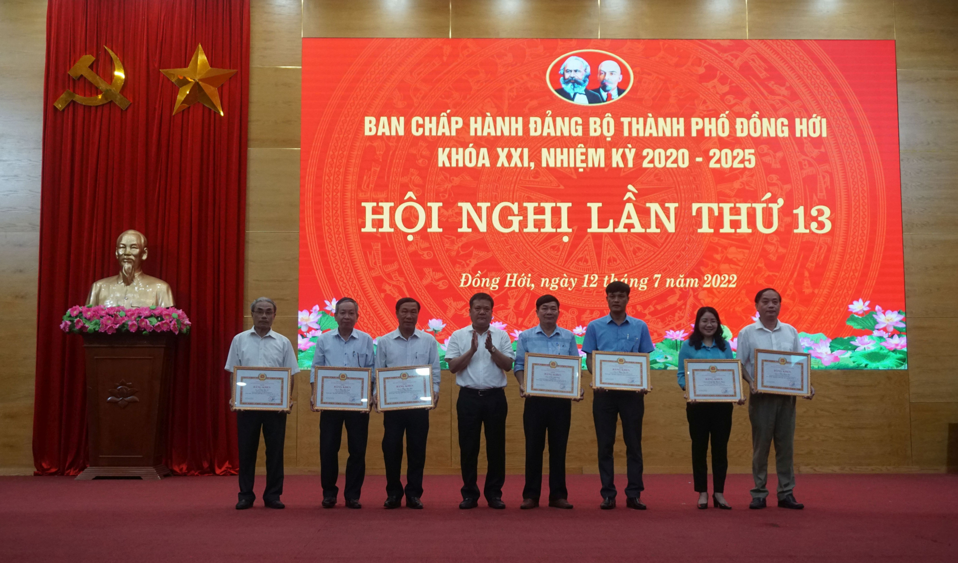 10 đảng viên thuộc Đảng bộ thành phố Đồng Hới đạt tiêu chuẩn “hoàn thành xuất sắc nhiệm vụ” 5 năm liền giai đoạn 2017-2021 được nhận Bằng khen của Ban Thường vụ Tỉnh ủy;