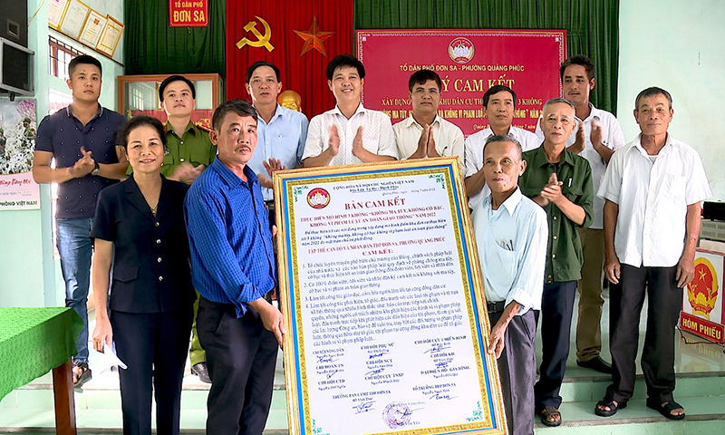 Lễ ra mắt mô hình điểm KDC vùng giáo thực hiện tốt “3 không” tại tổ dân phố Đơn Sa.