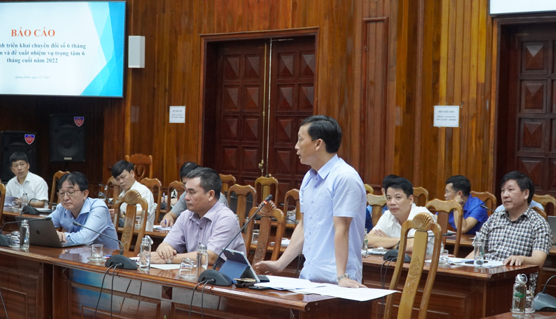 Lãnh đạo Sở Nông nghiệp-PTNT trao đổi về xây dựng cơ sở dữ liệu dùng chung của tỉnh.