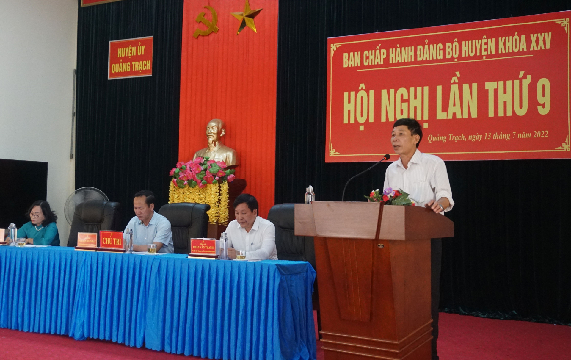 Đại biểu thảo luận tại hội nghị.