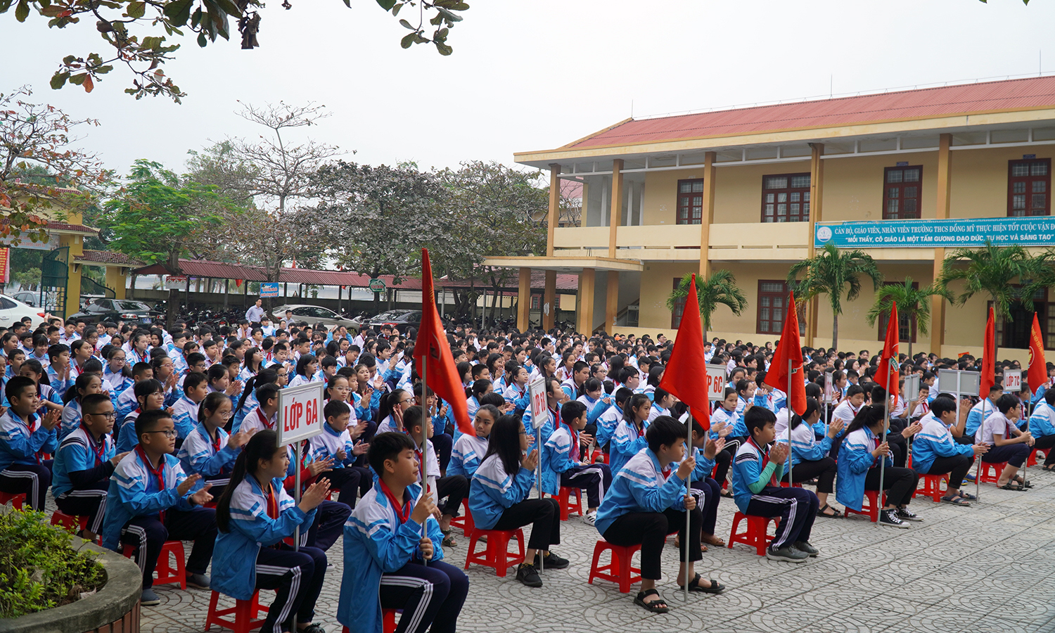Học phí tăng cao là nỗi lo lớn của phụ huynh, học sinh