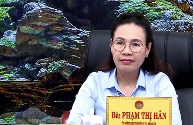 Bà Phạm Thị Hân, Ủy viên Ban Thường vụ Tỉnh ủy, Chủ tịch Ủy ban MTTQVN tỉnh: Đề nghị HĐND không ban hành nghị quyết theo mức thu mới của Nghị định 81 mà áp dụng mức thu học phí năm học 2022-2023 như năm học 2021-2022 và lộ trình tăng học phí phù hợp nhằm giảm bớt khó khăn cho nhân dân.