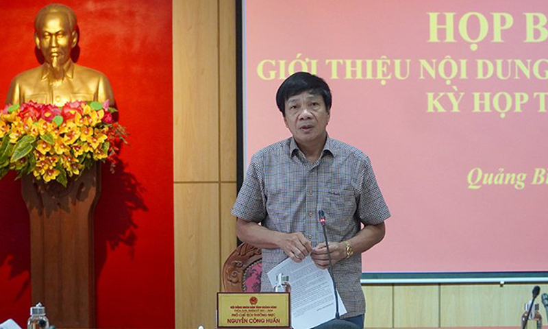 Ông Nguyễn Công Huấn, Ủy viên Ban Thường vụ, Phó Chủ tịch Thường trực HĐND tỉnh: Với quan điểm đồng hành, hỗ trợ tối đa cho phụ huynh và học sinh, giữ vững ổn định tình hình, Thường trực HĐND tỉnh đang chỉ đạo các cơ quan liên quan cân nhắc, lựa chọn phương án tối ưu nhất để HĐND tỉnh thông qua.