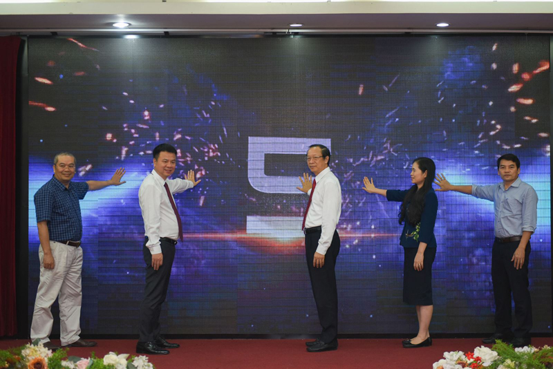Các đại biểu ấn nút phát động cuộc thi. Ảnh: LV 