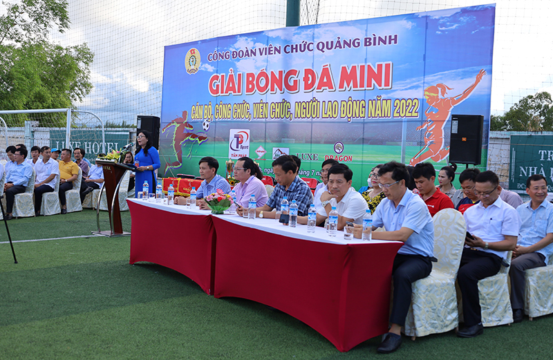 Các đại biểu dự khai mạc giải.