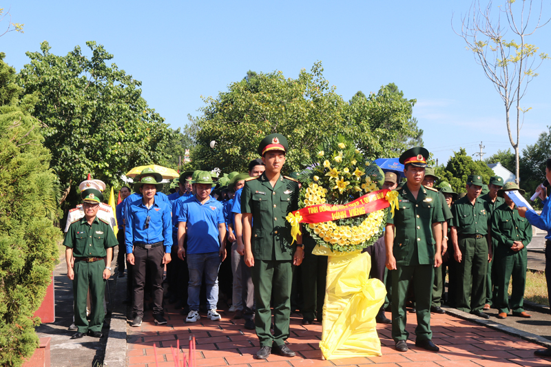Lực lượng TNXP Quảng Bình luôn chú trọng giáo dục truyền thống cho thế hệ trẻ.