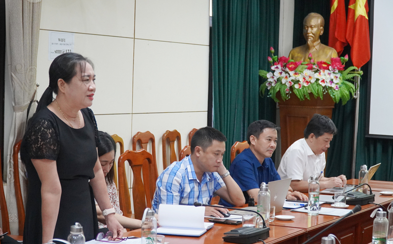 Đại diện TP. Đồng Hới trao đổi về triển khai đô thị thông minh.