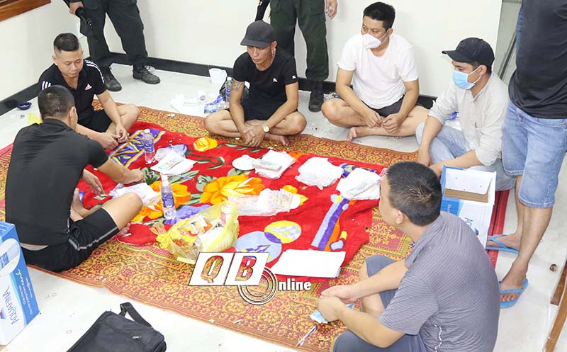 Các đối tượng bị bắt quả tang về hành vi đánh bạc