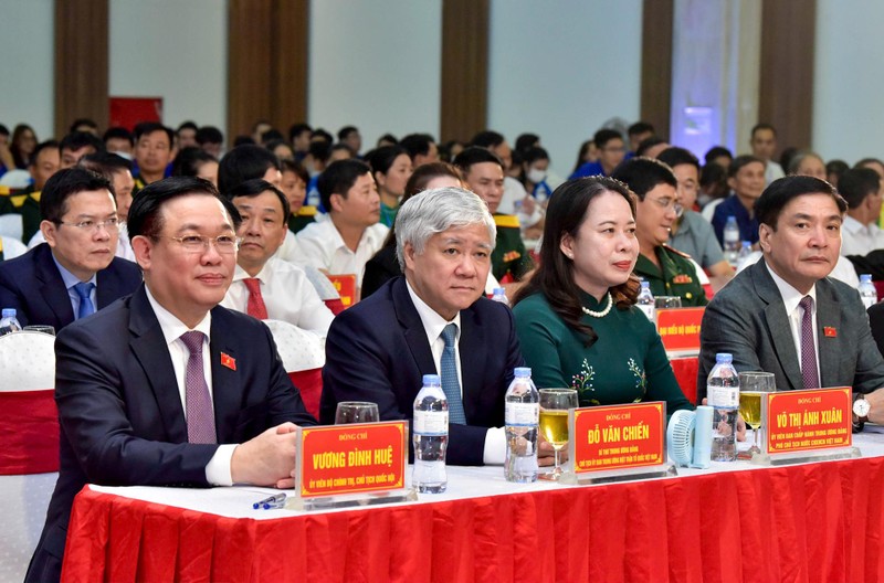 Chủ tịch Quốc hội Vương Đình Huệ cùng các đại biểu dự buổi lễ. (Ảnh: Đăng Anh)