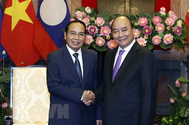 Chủ tịch nước Nguyễn Xuân Phúc tiếp ông Bounthong Chitmany, Ủy viên Bộ Chính trị, Thường trực Ban Bí thư Trung ương Đảng Nhân dân Cách mạng Lào, Phó Chủ tịch nước Cộng hòa Dân chủ Nhân dân Lào. (Ảnh: Thống Nhất/TTXVN)