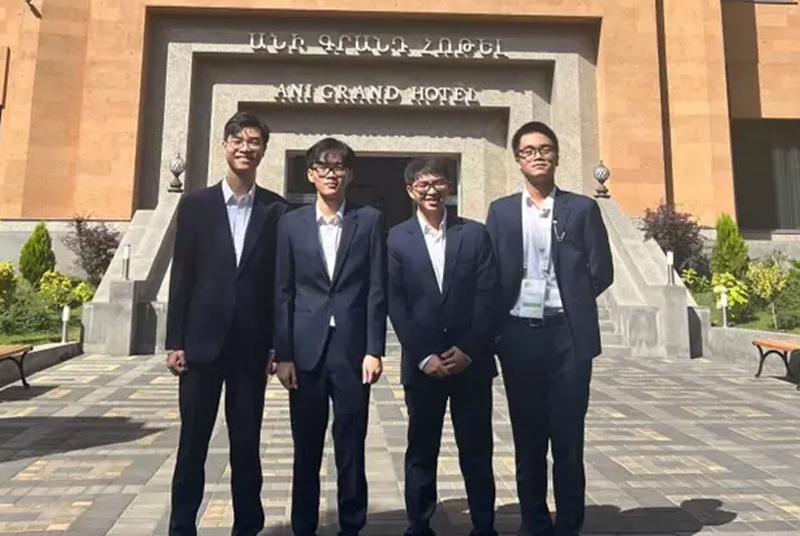 Từ trái sang: Trương Văn Quốc Đạt, Nguyễn Phúc Lâm, Võ Tiến Thành, Đỗ Trọng Phước Nguyên. Ảnh: Bộ GD-ĐT