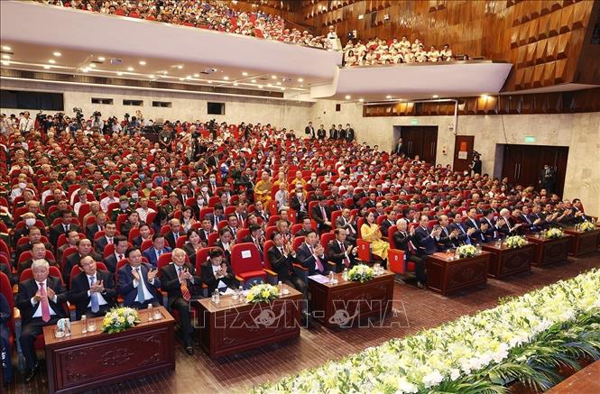 Tổng Bí thư Nguyễn Phú Trọng và Thường trực Ban Bí thư, Phó Chủ tịch nước Lào Bounthong Chitmany cùng các đồng chí lãnh đạo, nguyên lãnh đạo Đảng, Nhà nước tham dự buổi lễ. Ảnh: Trí Dũng/TTXVN