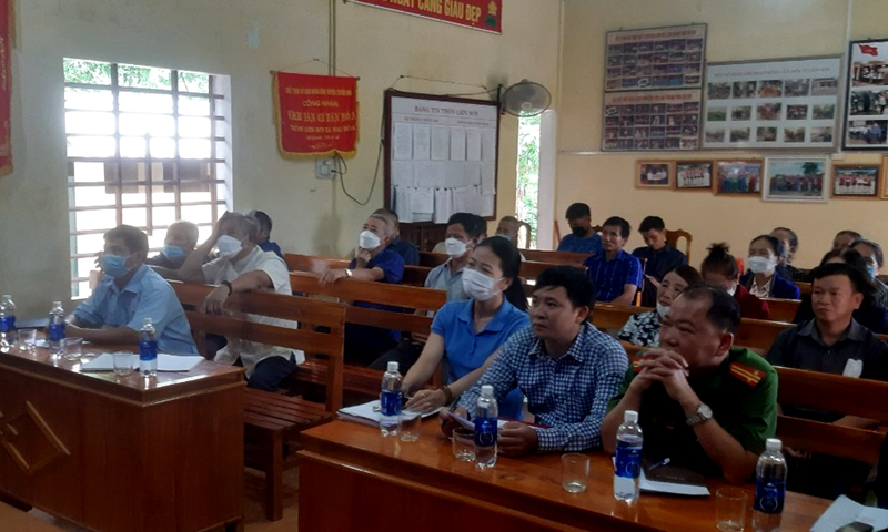 Sinh hoạt chuyên đề ở Chi bộ thôn Liêm Sơn, xã Mai Hóa (Tuyên Hóa) có nhiều đổi mới, bám sát thực tiễn.