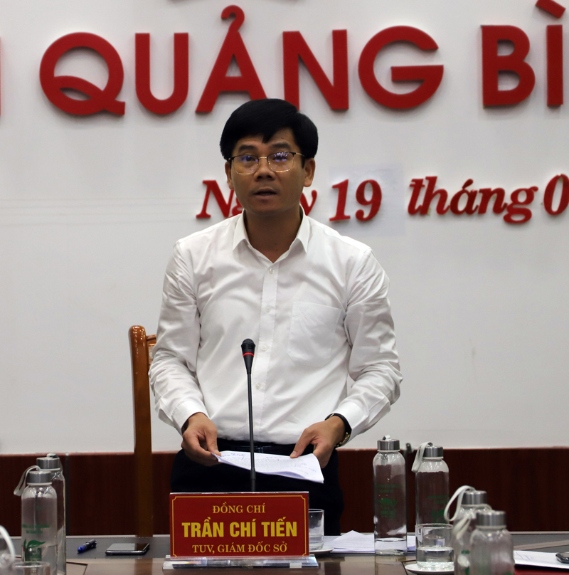 Đồng chí Trần Chí Tiến, Giám đốc Sở Tư pháp tham luận tại hội nghị