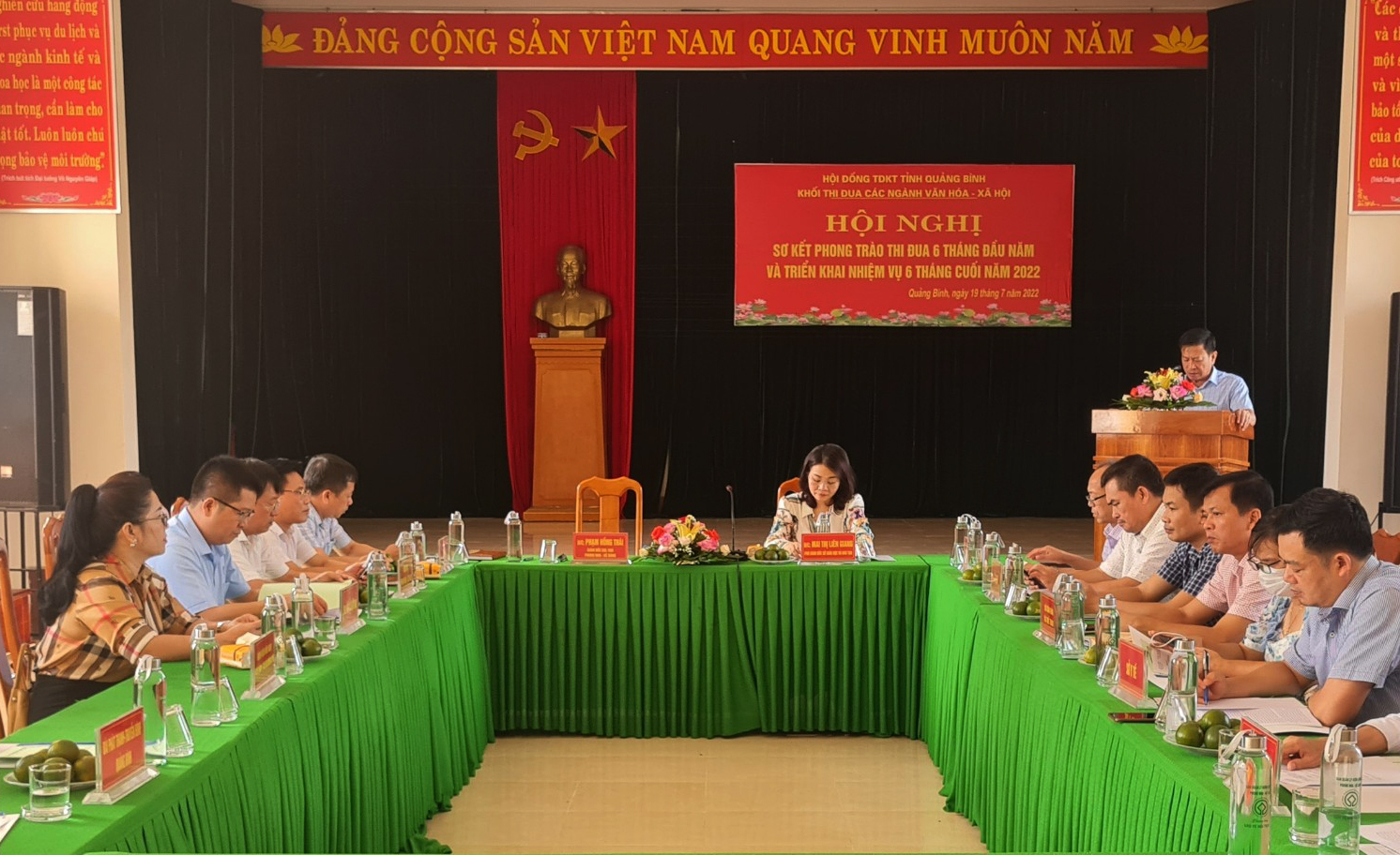 Toàn cảnh hội nghị.
