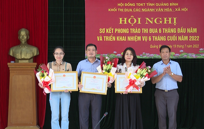 Các tập thể được nhận bằng khen của Chủ tịch UBND tỉnh.