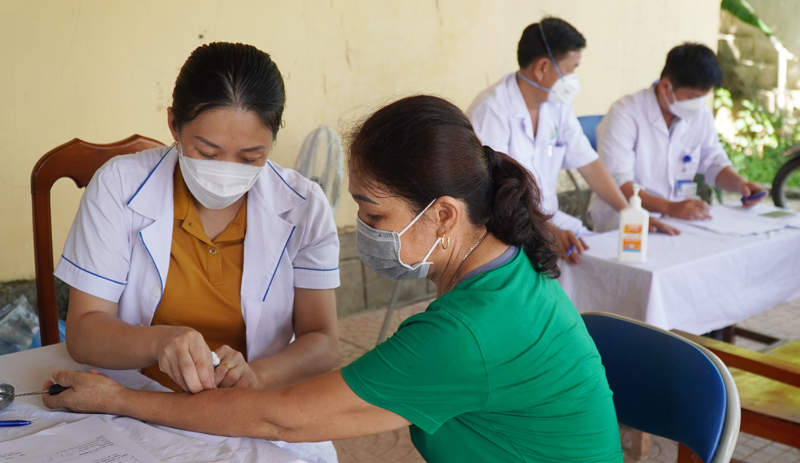 Người dân được thử phản ứng Mantoux phát hiện nhiễm lao.