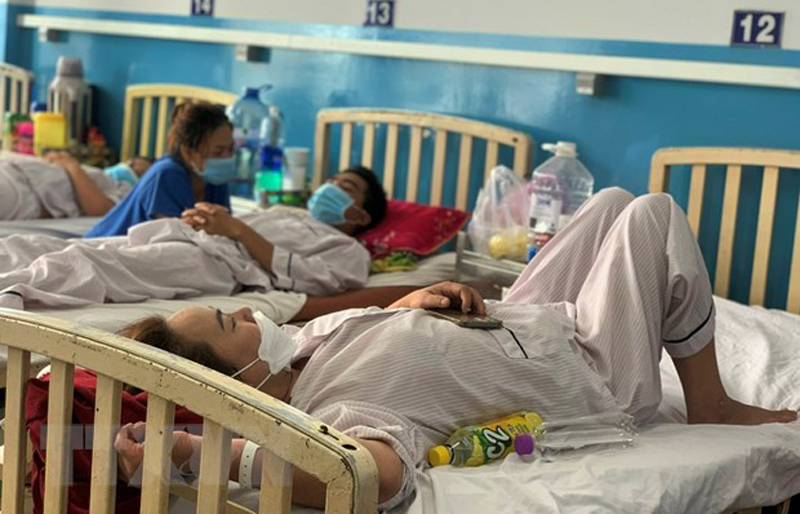 Bệnh nhân mắc sốt xuất huyết đang được điều trị tại Bệnh viện Bệnh Nhiệt đới Thành phố Hồ Chí Minh. (Ảnh: Đinh Hằng/TTXVN)