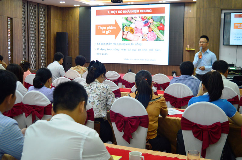 Toàn cảnh lớp tập huấn nâng cao kiến thức về an toàn thực phẩm