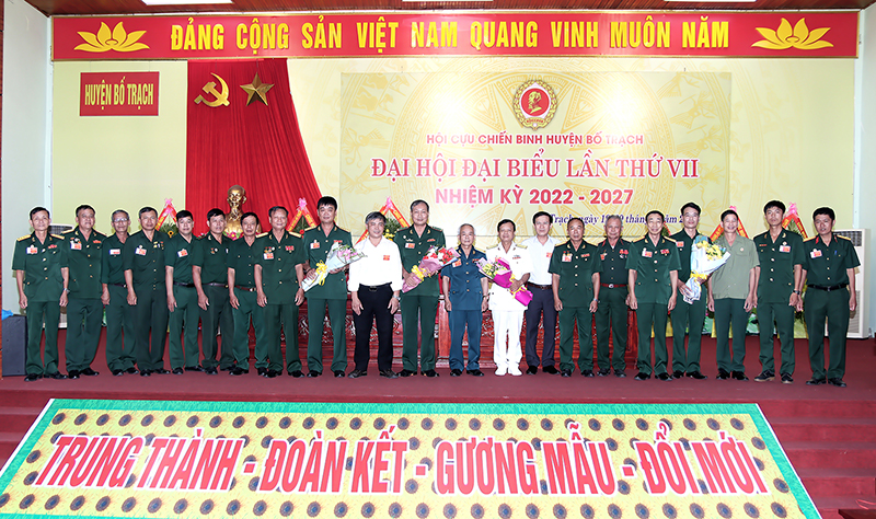 Ban Chấp hành Hội Cựu chiến binh huyện Bố Trạch nhiệm kỳ 2022-2027 ra mắt đại hội.