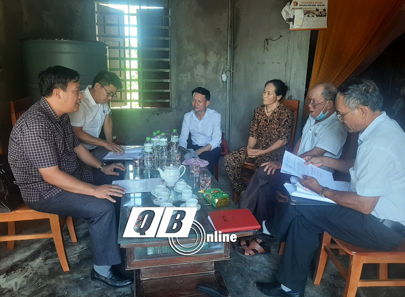 Đồng chí Nguyễn Thanh Long, Phó Trưởng Ban thường trực Ban Nội chính Tỉnh ủy, Tổ phó Tổ Công tác 1743 chủ trì buổi làm việc