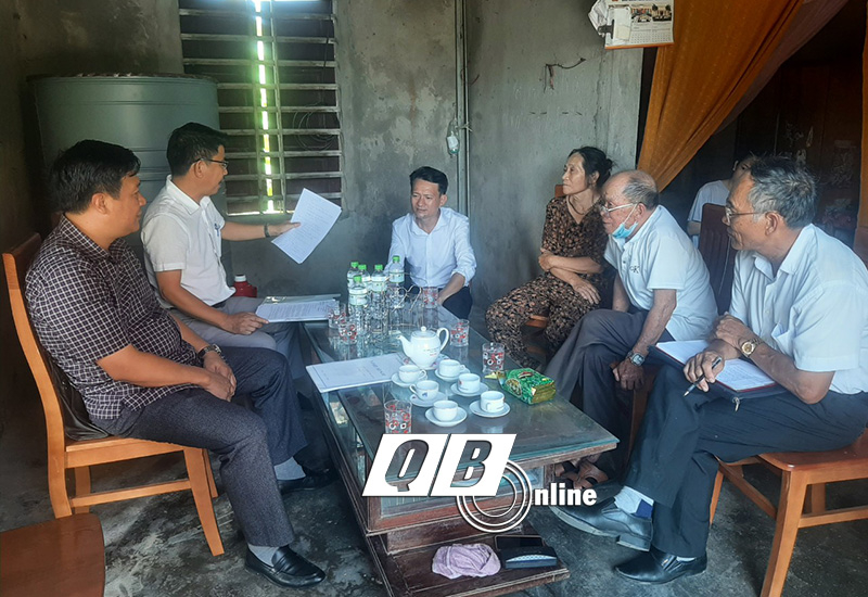  Thành viên tổ công tác trao đổi, phân tích các thông tin tổ thu thập