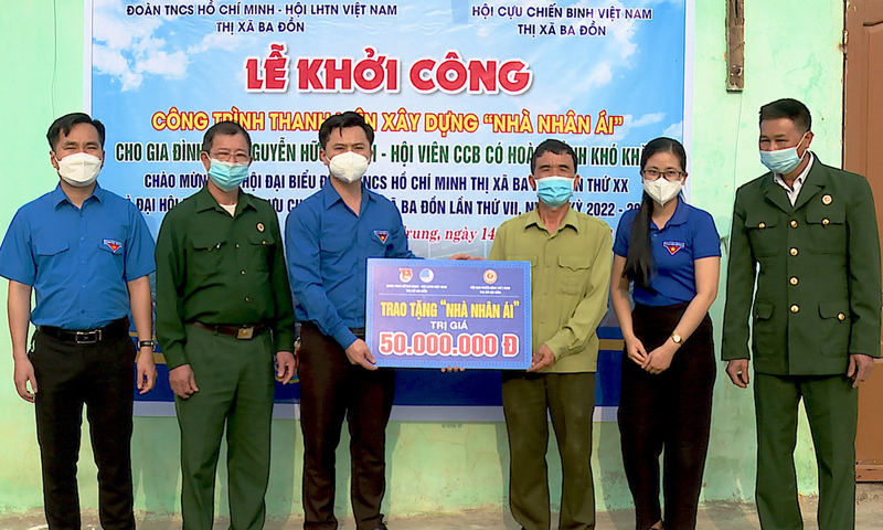 Hội CCB TX. Ba Đồn phối hợp với các đoàn thể xây nhà nhân ái hỗ trợ hội viên có hoàn cảnh khó khăn trên địa bàn.