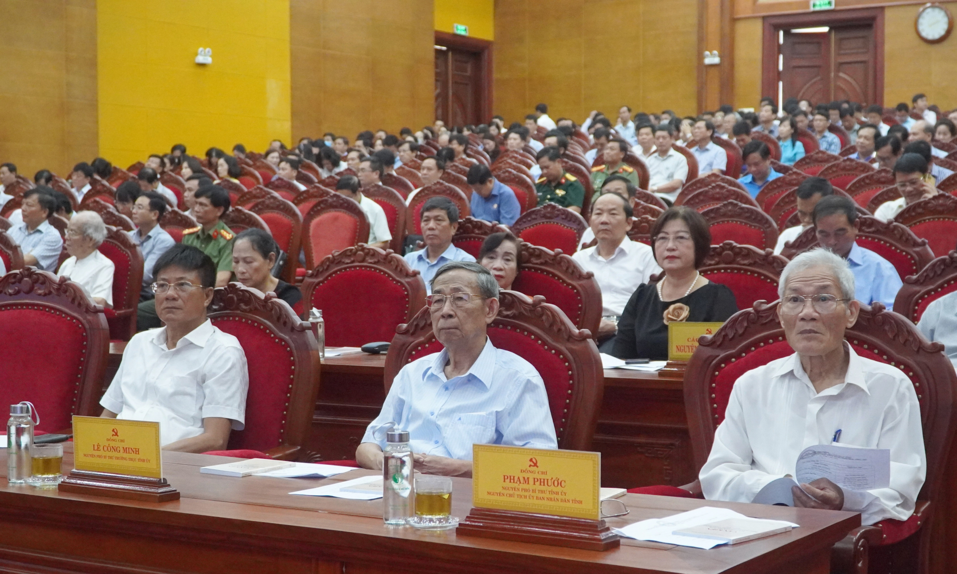 Các đại biểu dự hội nghị