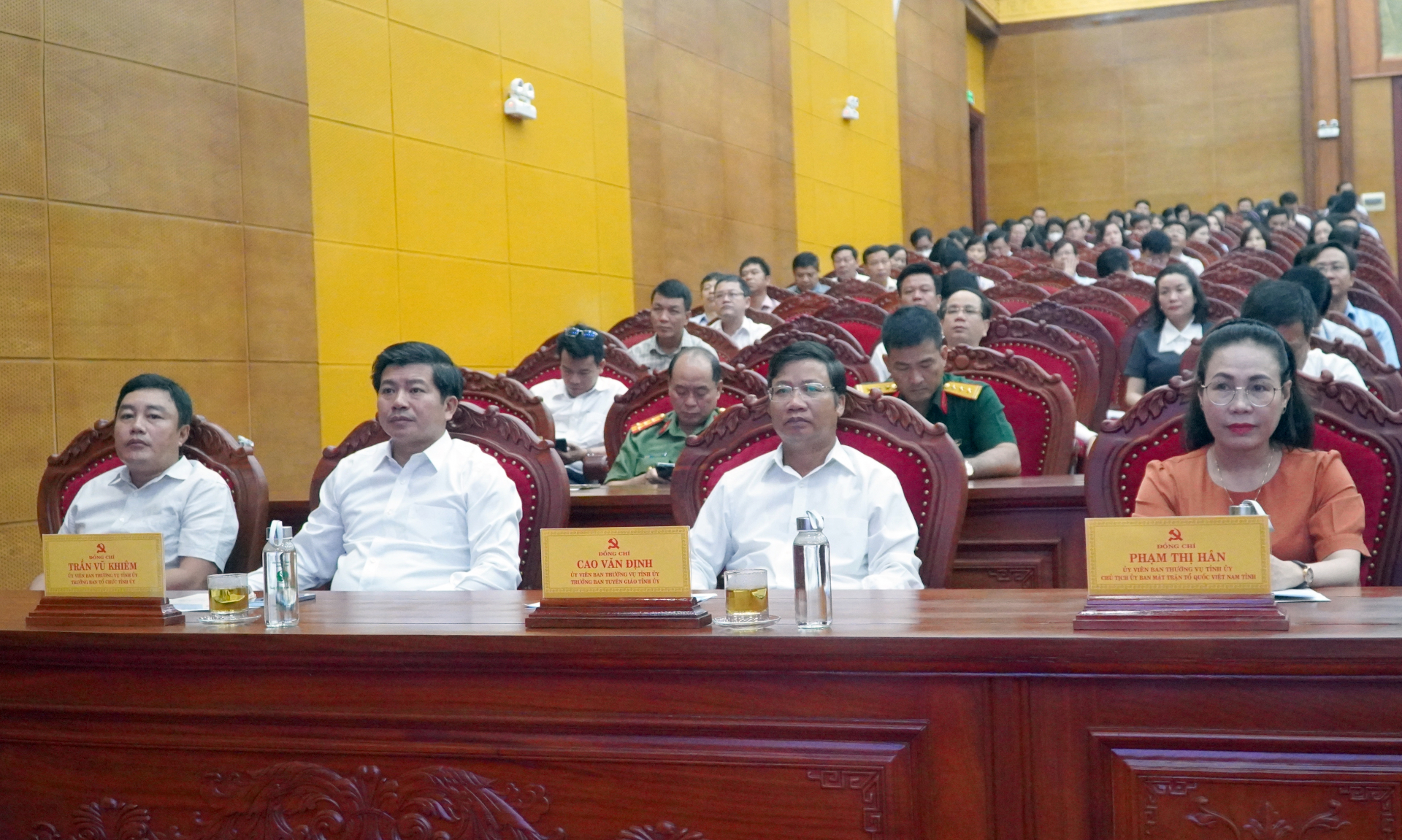 Các đại biểu dự hội nghị