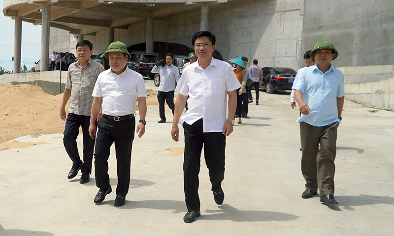 Đồng chí Bí thư Tỉnh ủy và đoàn công tác kiểm tra tiến độ dự án khu du lịch sinh thái, hội nghị và giải trí Green Resort