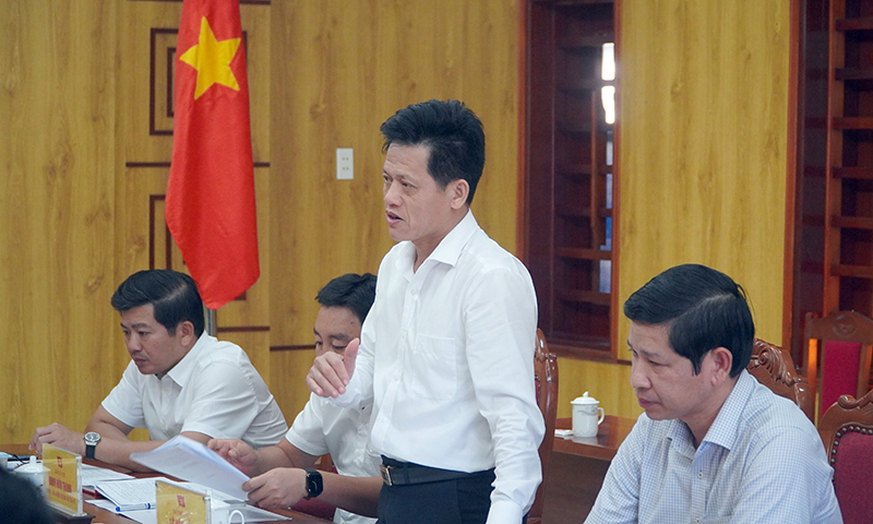 Đồng chí Trưởng ban Dân vận Tỉnh ủy Lê Văn Bảo phát biểu tại buổi làm việc