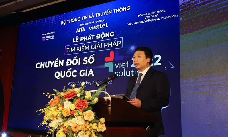 Thứ trưởng Bộ thông tin và truyền thông Nguyễn Huy Dũng phát biểu tại Lễ phát động Viet Solutions 2022. (Ảnh: PV/Vietnam+)