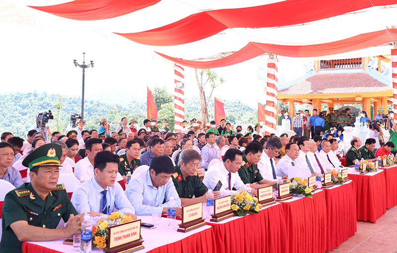 Các đại biểu tham dự buổi lễ.