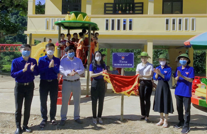 Khánh thành sân chơi cho thiếu nhi tại xã Trường Sơn (Quảng Ninh).
