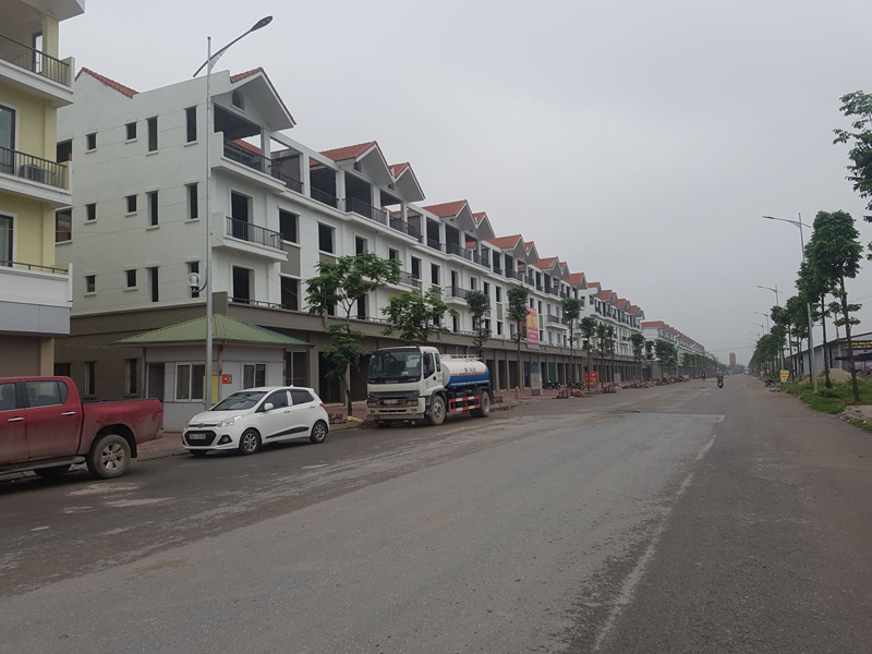 Giá nhà đất tăng cao, liên tục lập mặt bằng giá mới ở các địa phương, nhưng thanh khoản và giao dịch thấp.