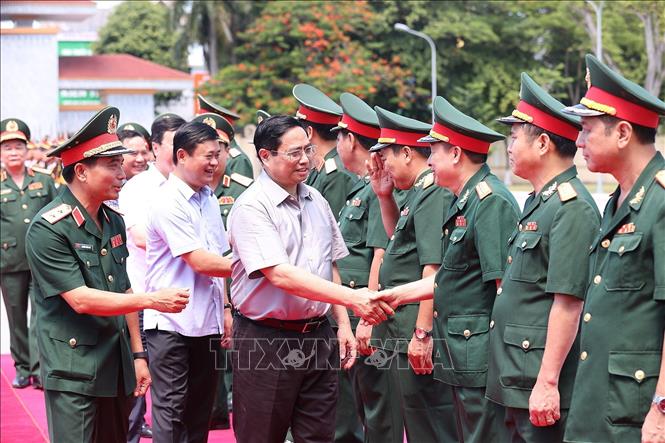 Lễ đón Thủ tướng Phạm Minh Chính thăm Bộ Tư lệnh Quân khu 4. Ảnh: Dương Giang/TTXVN