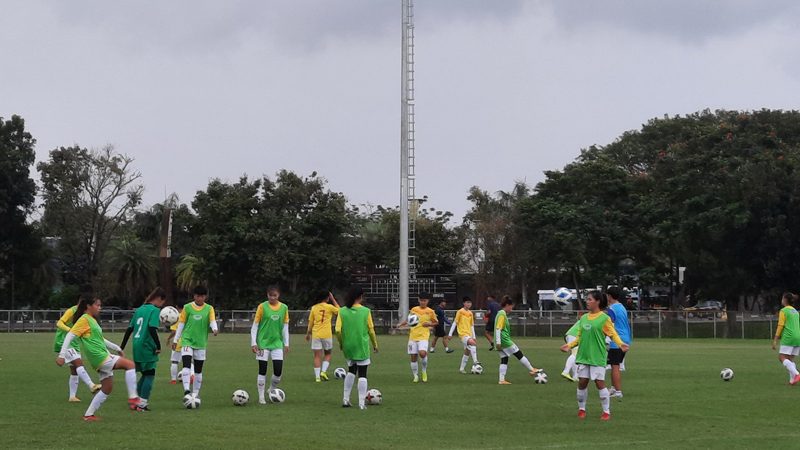 Các cầu thủ U18 Việt Nam ở buổi tập chuẩn bị cho trận gặp Indonesia.Ảnh: VFF