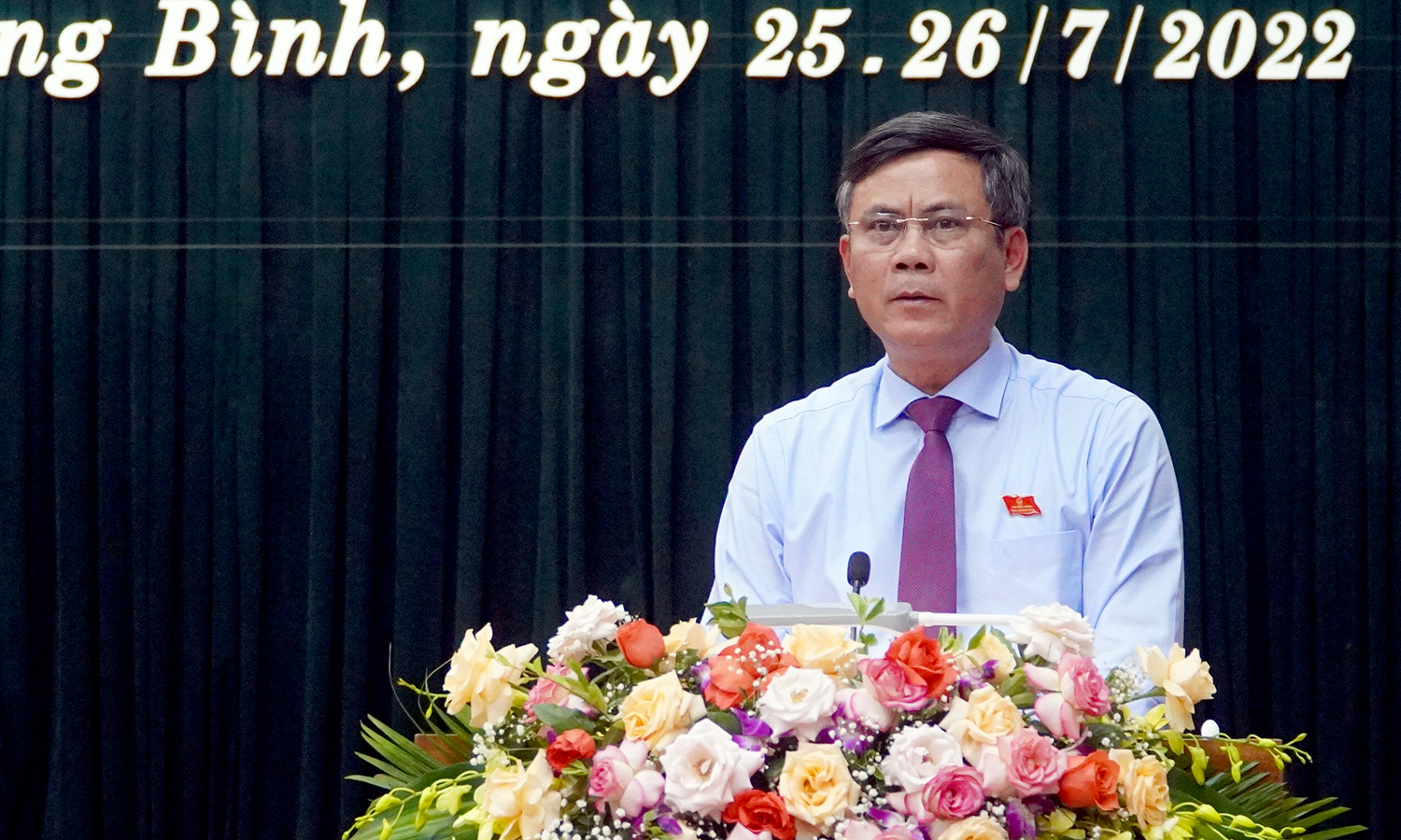 Đồng chí Trần Thắng, Phó Bí thư Tỉnh ủy, Chủ tịch UBND tỉnh phát biểu tại kỳ họp