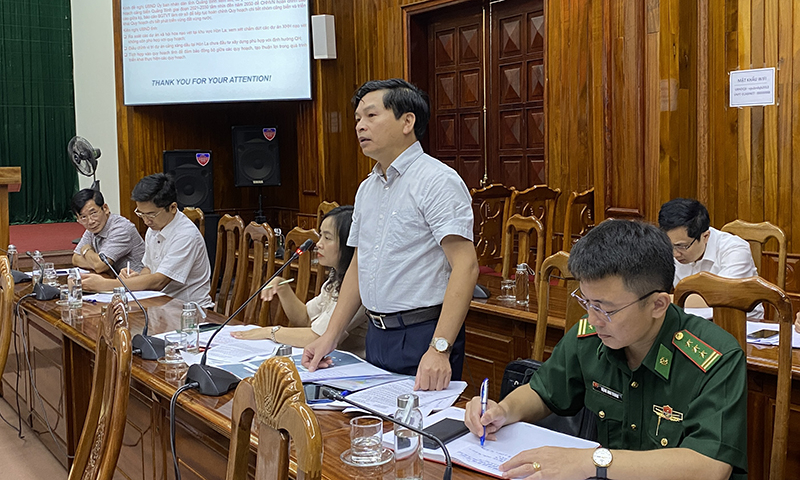 Đại diện lãnh đạo Ban Quản lý Khu kinh tế tỉnh phát biểu tại buổi làm việc.