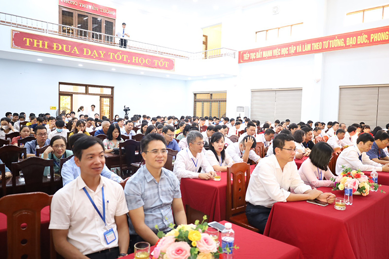 Các đại biểu tham dự lễ khai mạc hội thi.