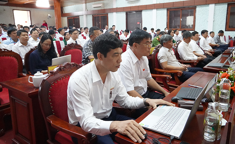 HĐND huyện Bố Trạch tổ chức kỳ họp không giấy.