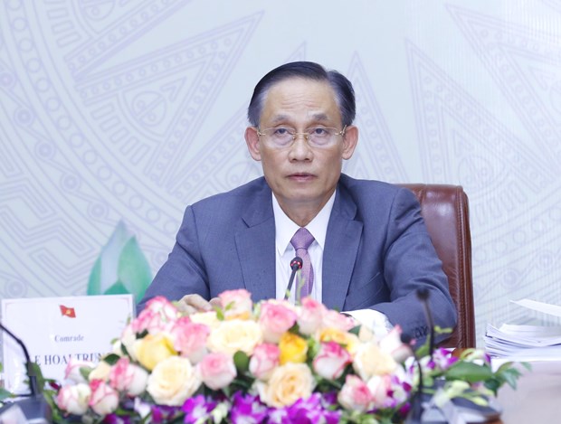 ÔngLê Hoài Trung, Uỷ viên Trung ương Đảng, Trưởng Ban Đối ngoại Trung ương đọc thư của Tổng Bí thư Nguyễn Phú Trọng gửi tới diễn đàn. (Ảnh: Phương Hoa/TTXVN)