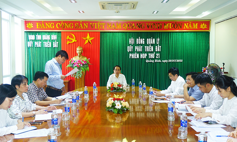 Đồng chí Phan Mạnh Hùng, Phó Chủ tịch UBND tỉnh chủ trì phiên họp.