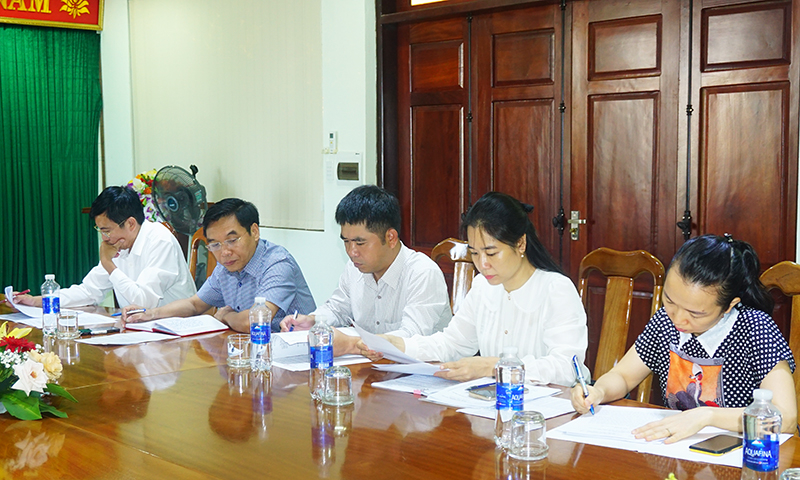 Các đại biểu tham dự phiên họp. 