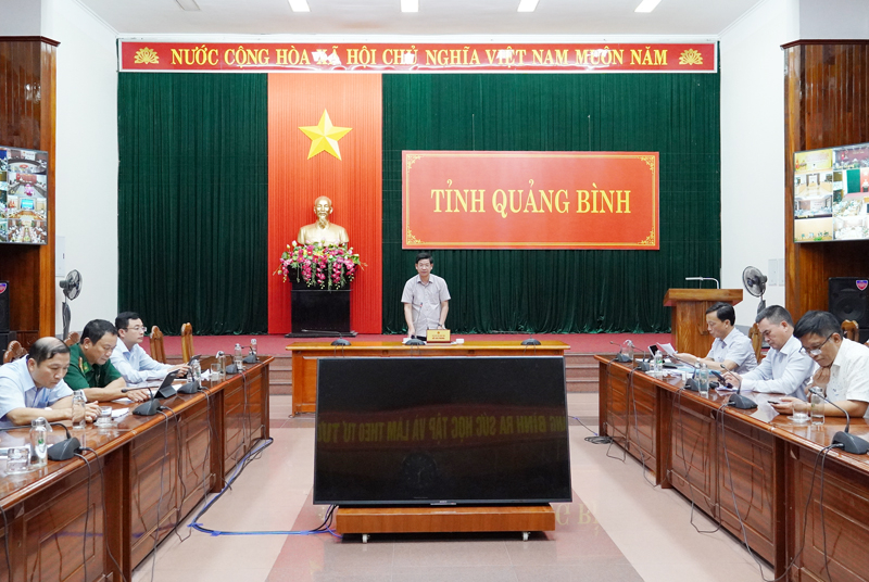 Đồng chí Phó Chủ tịch UBND tỉnh Hồ An Phong phát biểu tại hội nghị.